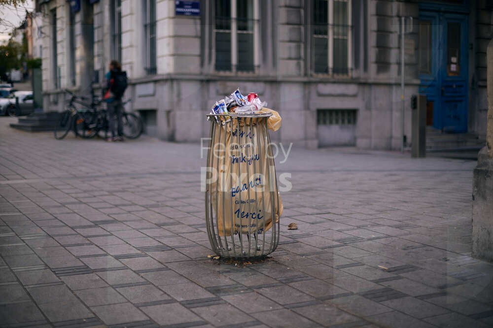 Parvis de Saint Gilles