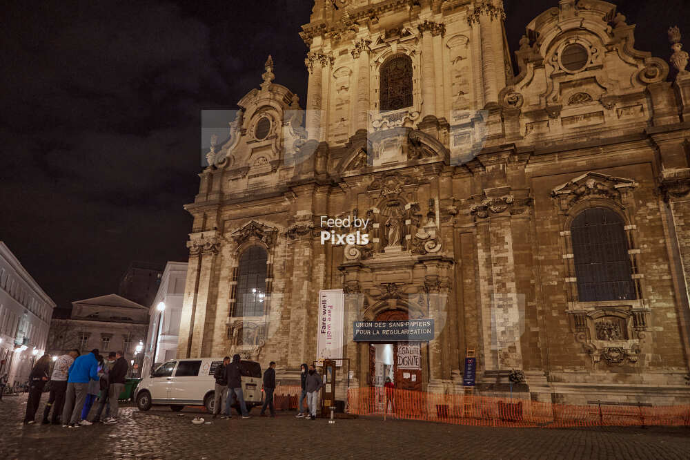 Eglise Saint Jean Baptiste au Béguinage de nuit durant la grève de la faim des sans papiers